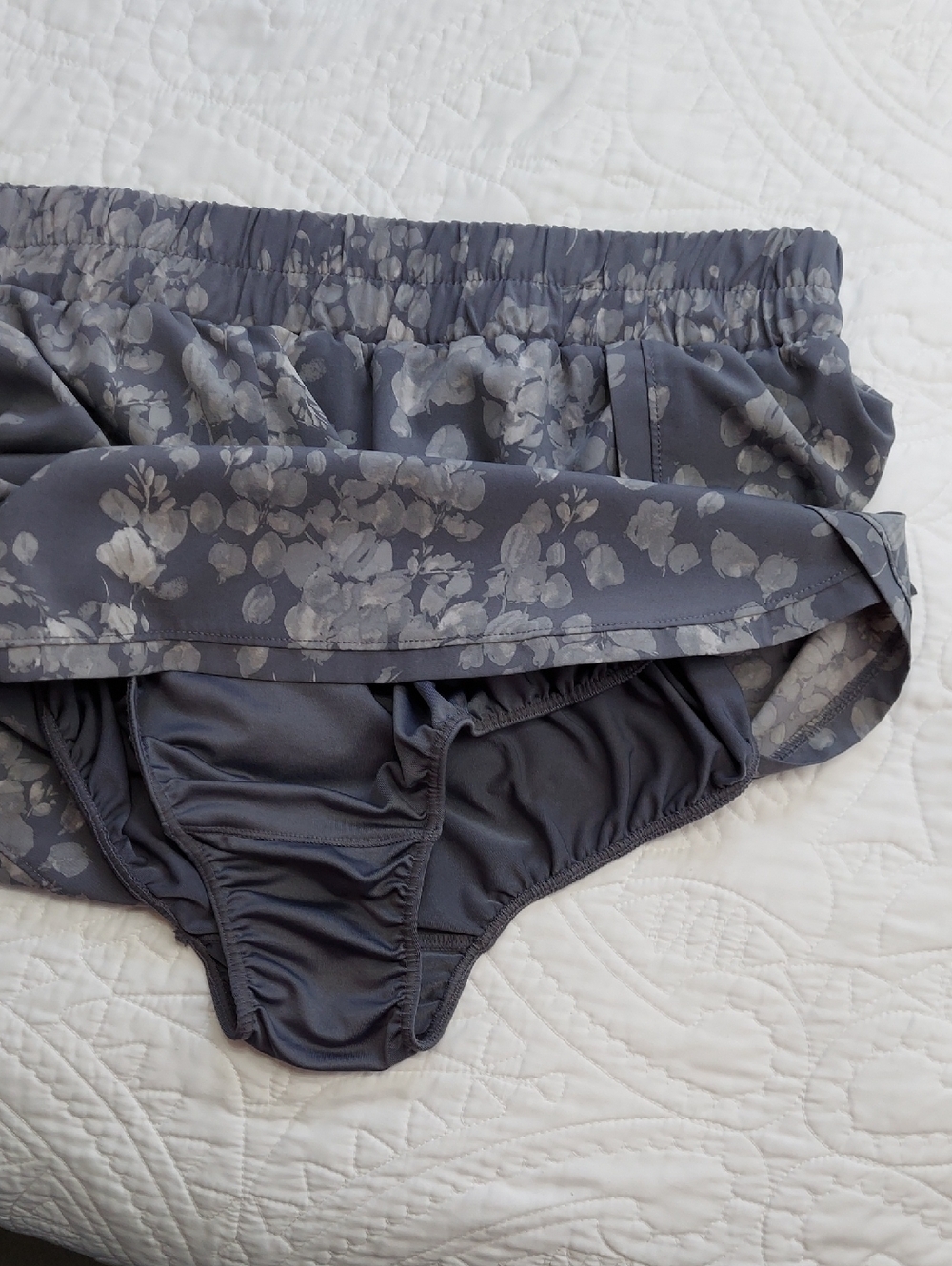 Maurices Women’s Athletic Running Floral Print Shorts In Gray, Size XL, Like New - Picture 7 of 10